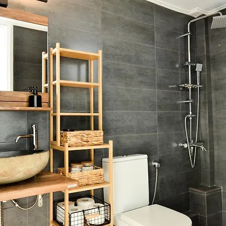 Regal Apartment *
